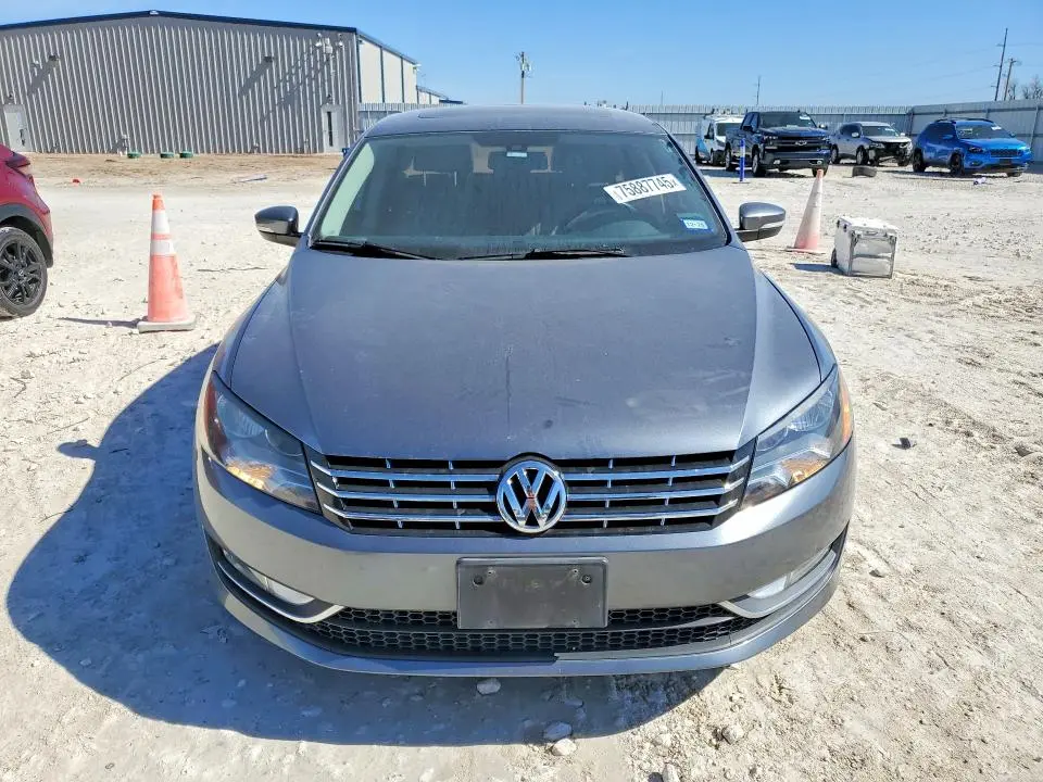 2015 VOLKSWAGEN PASSAT SE  