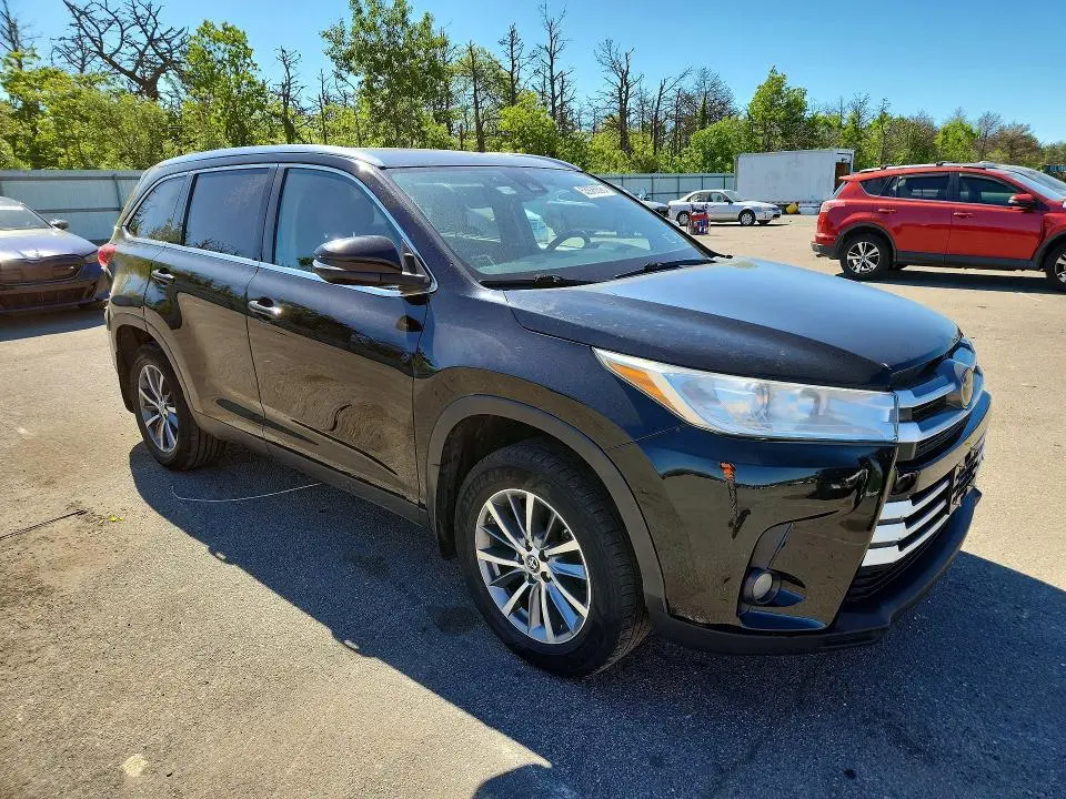 2019 TOYOTA HIGHLANDER XLE  