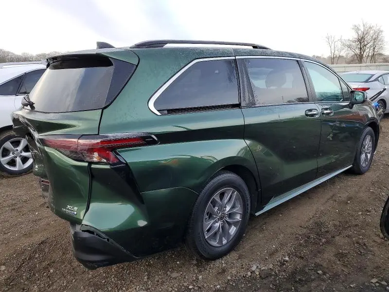 2023 TOYT SIENNA XLE   