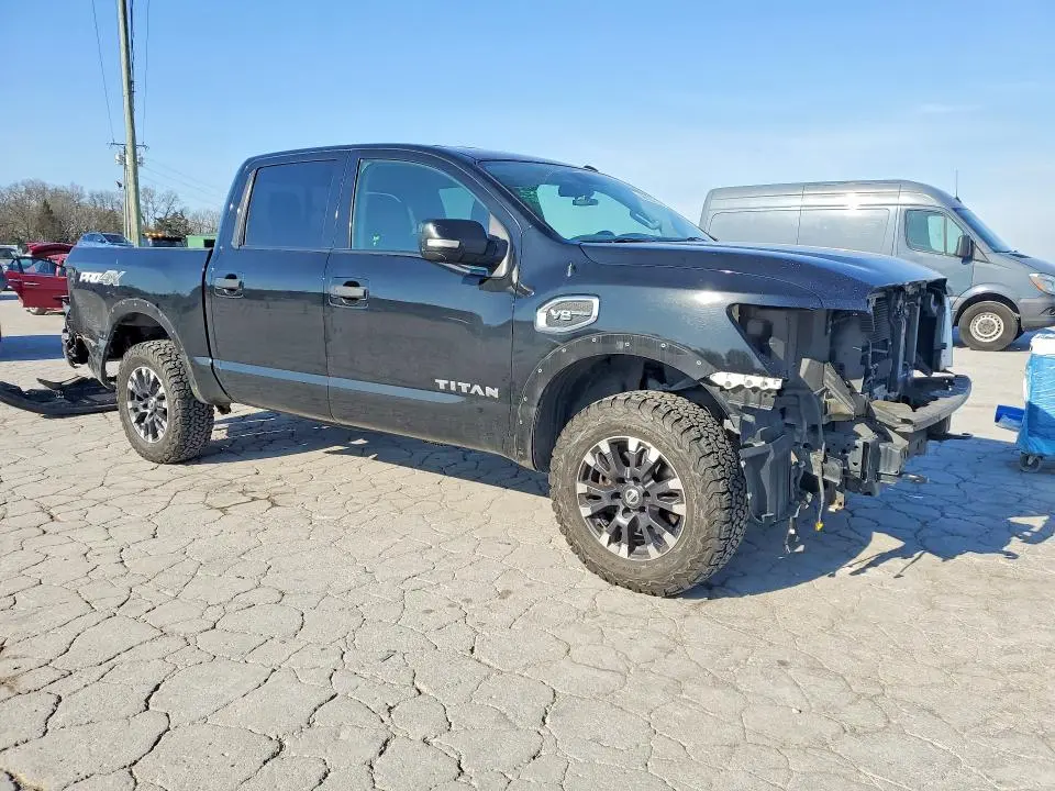 2017 NISSAN TITAN PRO-4X  