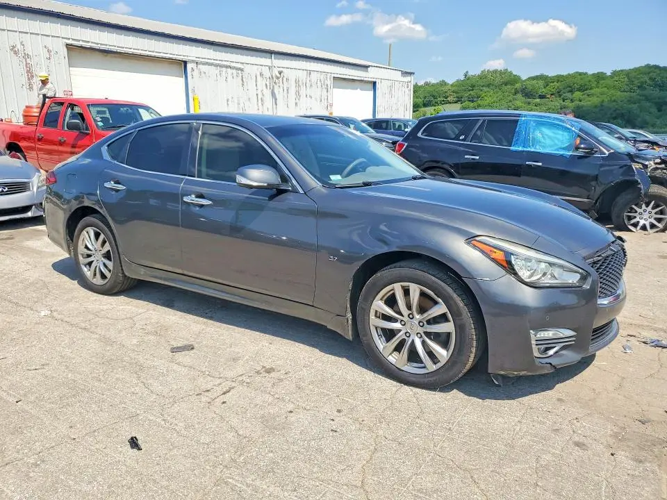 2015 INFINITI Q70 3.7  