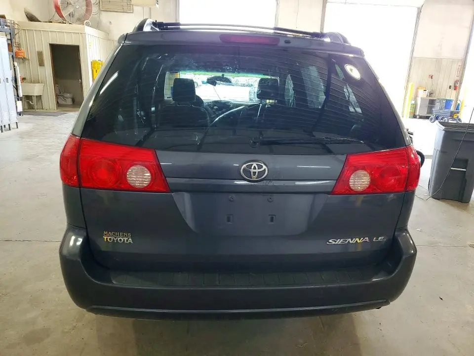 2010 TOYOTA SIENNA LE 8-PASSENGER  