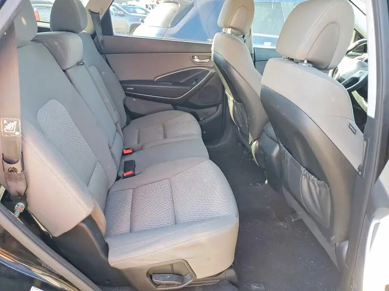 2017 HYUNDAI SANTA FE SE  