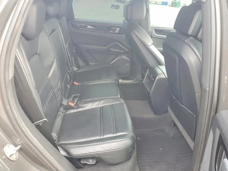 2022 PORSCHE CAYENNE   