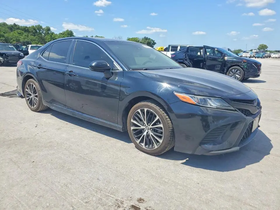 2018 TOYOTA CAMRY SE  