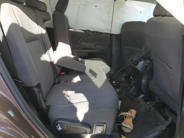 2019 TOYOTA HIGHLANDER LE  