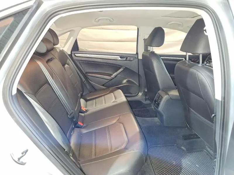 2017 VOLKSWAGEN PASSAT SE  