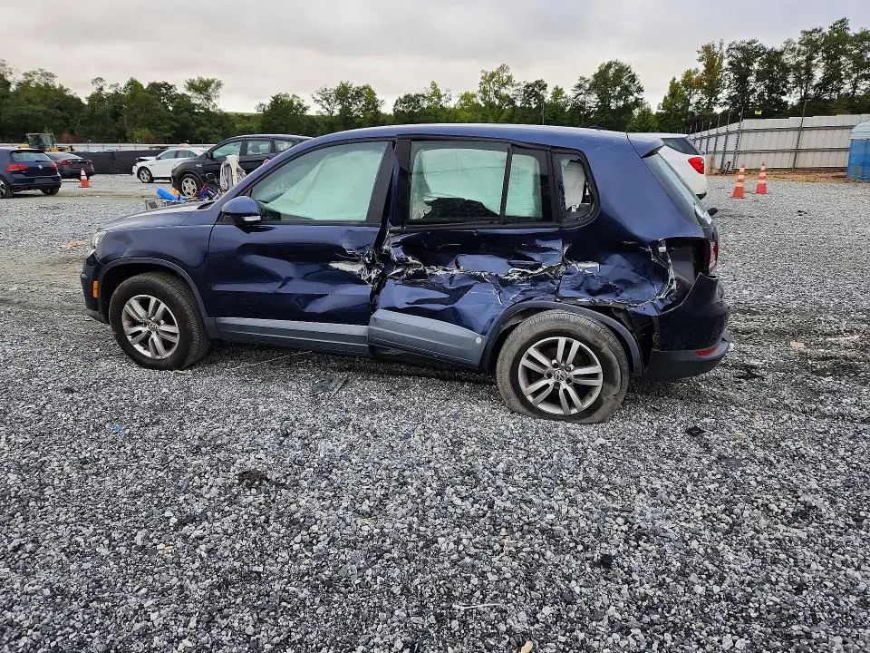 2013 VOLKSWAGEN TIGUAN S  