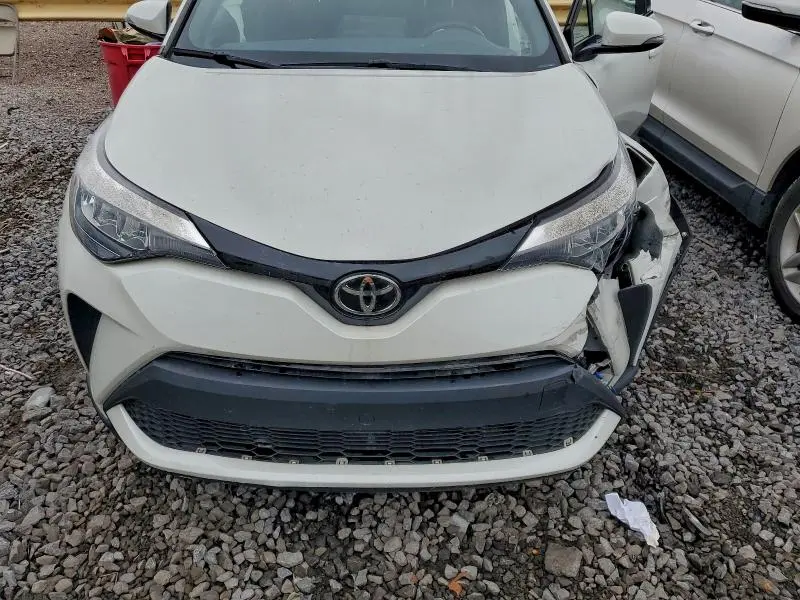 2021 TOYOTA C-HR XLE  