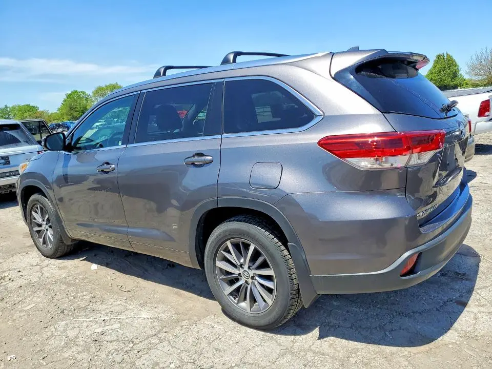 2017 TOYOTA HIGHLANDER XLE  