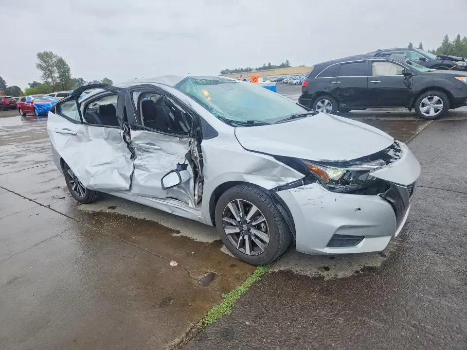 2021 NISSAN VERSA SV  