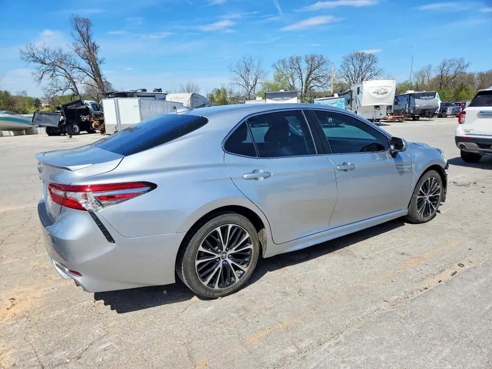 2018 TOYOTA CAMRY SE  