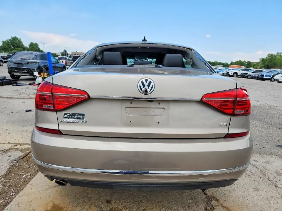 2016 VOLKSWAGEN PASSAT SE  
