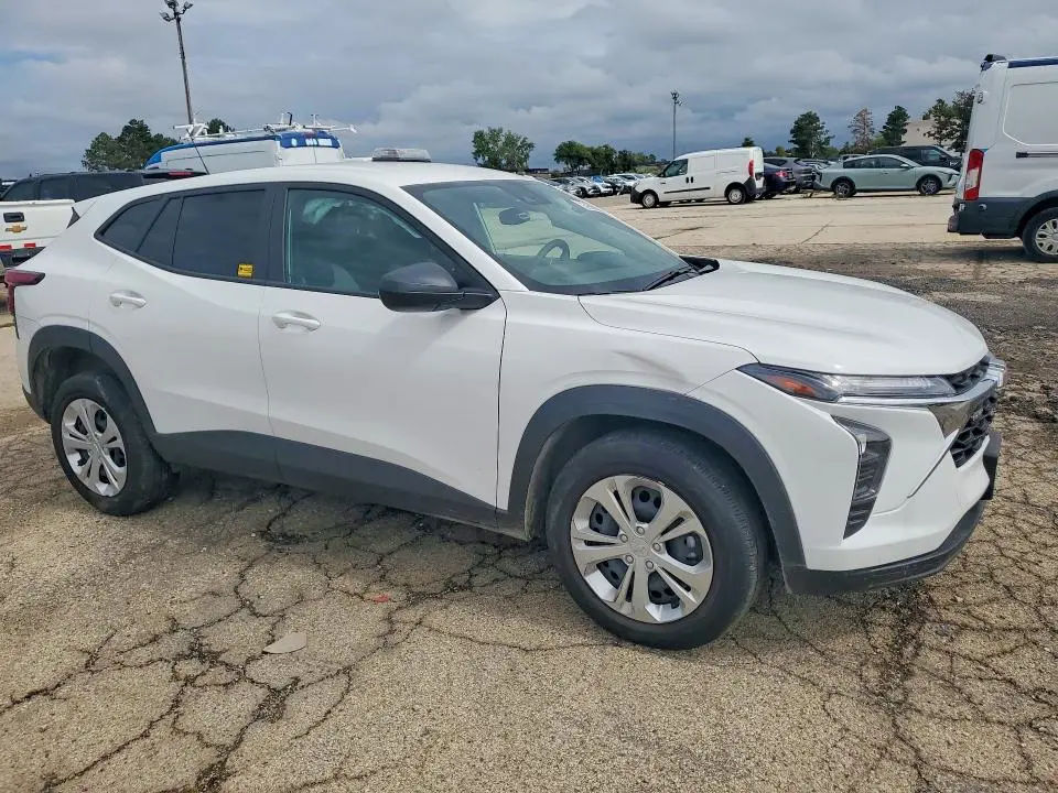 2025 CHEVROLET TRAX LS  