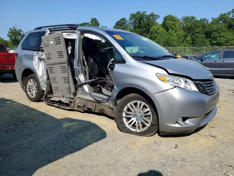 2016 TOYOTA SIENNA XLE 8-PASSENGER  