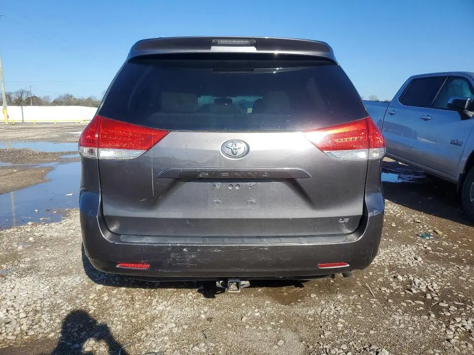2013 TOYOTA SIENNA LE  