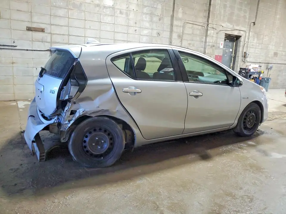 2016 TOYOTA PRIUS C TWO  