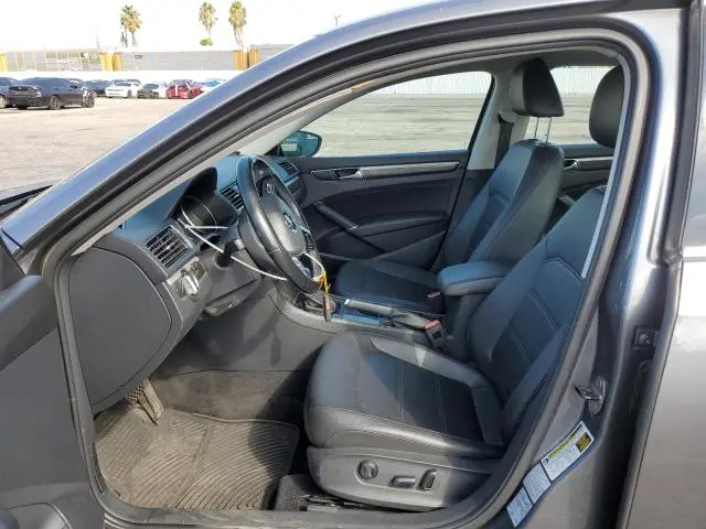 2017 VOLKSWAGEN PASSAT SE  