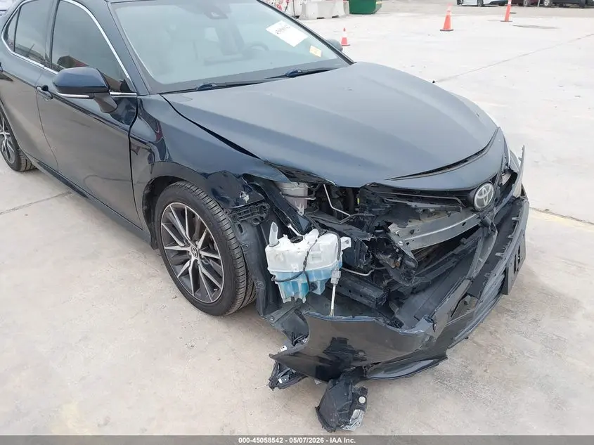 2021 TOYOTA CAMRY XLE