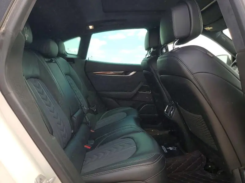 2017 MASERATI LEVANTE LUXURY  