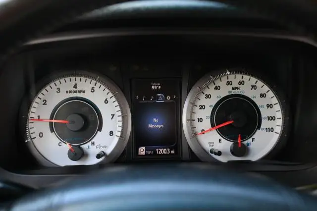 2016 TOYOTA SIENNA SE  