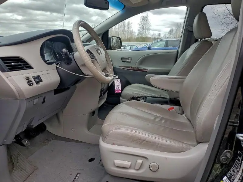 2014 TOYOTA SIENNA XLE  