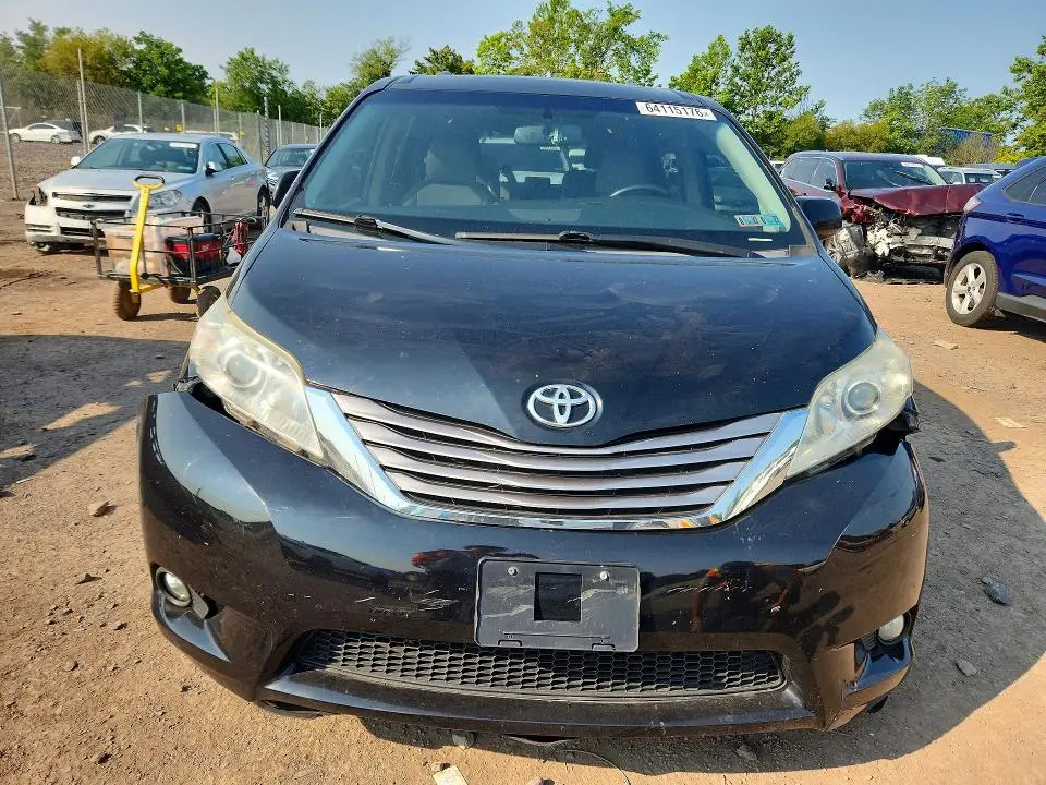 2017 TOYOTA SIENNA XLE 7-PASSENGER  