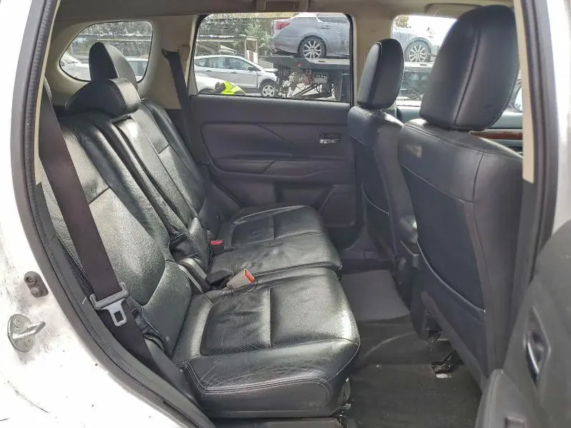 2015 MITSUBISHI OUTLANDER SE  