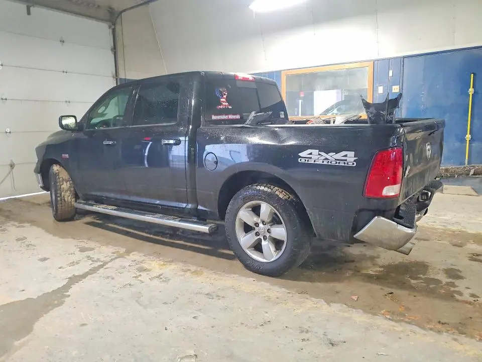 2016 RAM 1500 SLT  