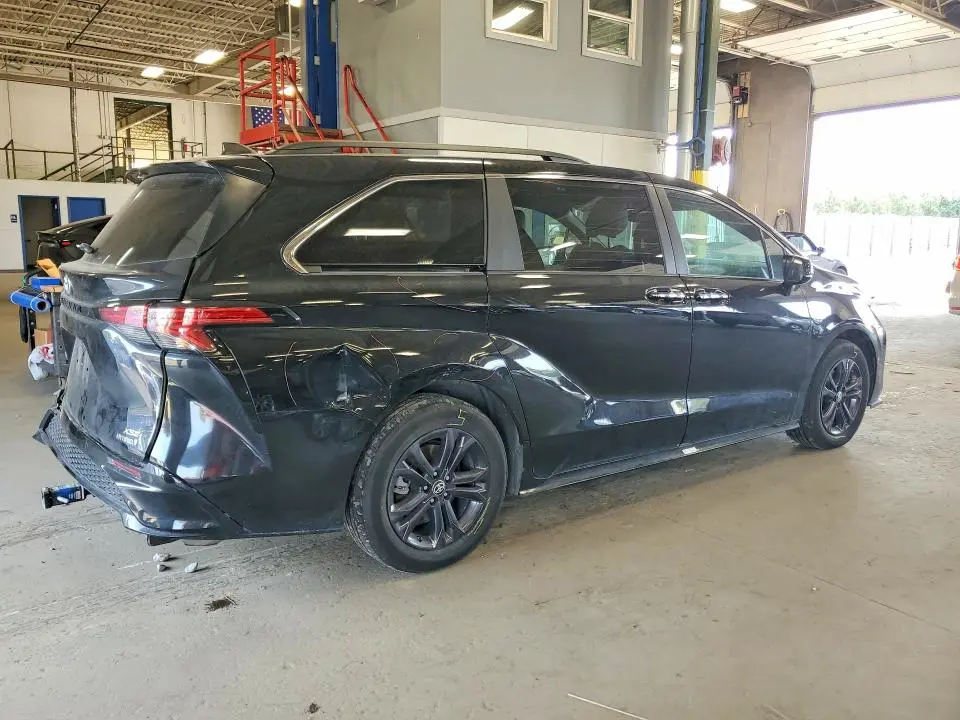 2024 TOYOTA SIENNA XSE  