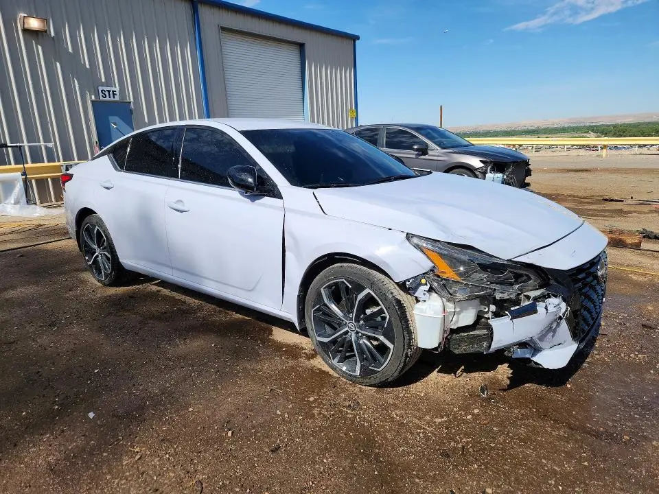 2025 NISSAN ALTIMA SR  