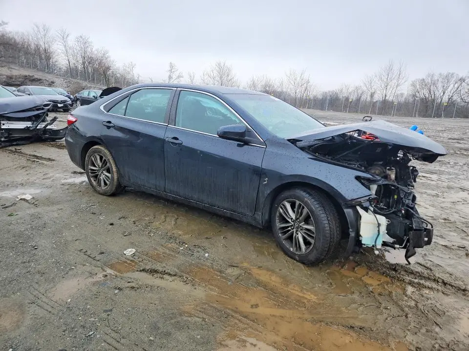 2016 TOYOTA CAMRY SE  