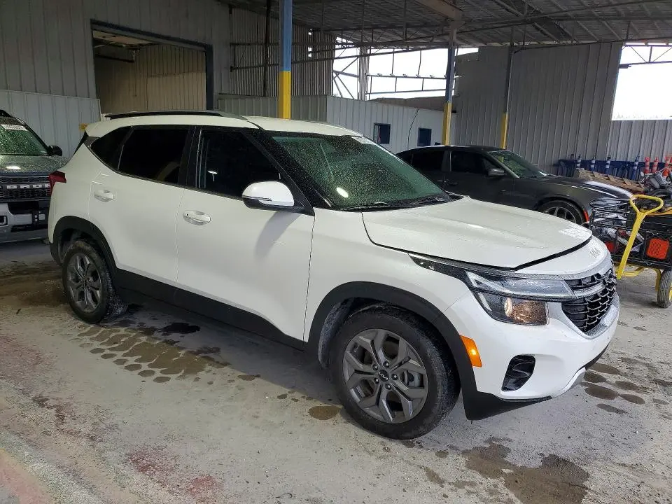 2024 KIA SELTOS S  