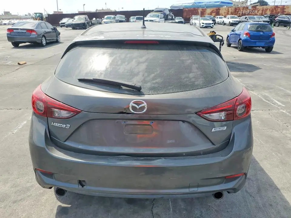 2018 MAZDA 3 TOURING  