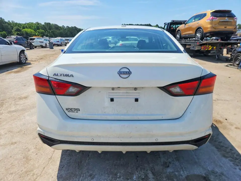 2025 NISSAN ALTIMA SV  