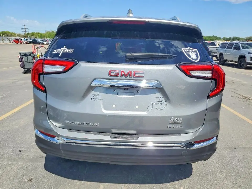 2024 GMC TERRAIN SLT  