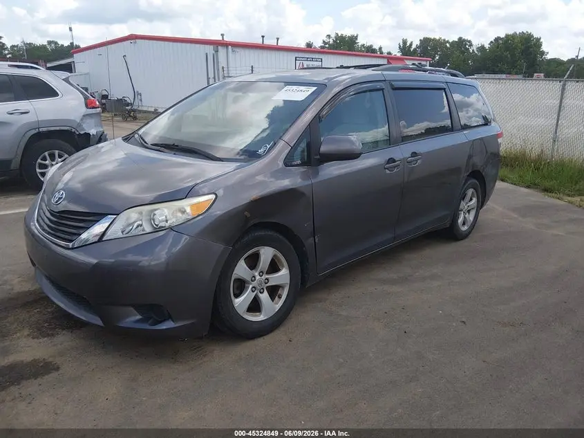 2011 TOYOTA SIENNA LE V6