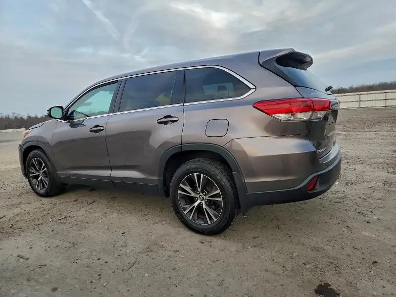2019 TOYOTA HIGHLANDER LE  