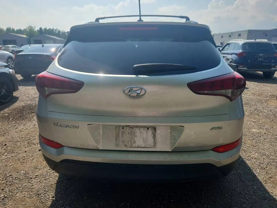 2017 HYUNDAI TUCSON SE  