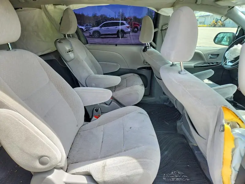 2020 TOYOTA SIENNA LE  