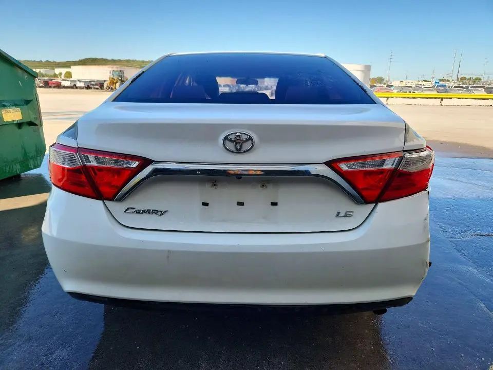 2016 TOYOTA CAMRY LE  