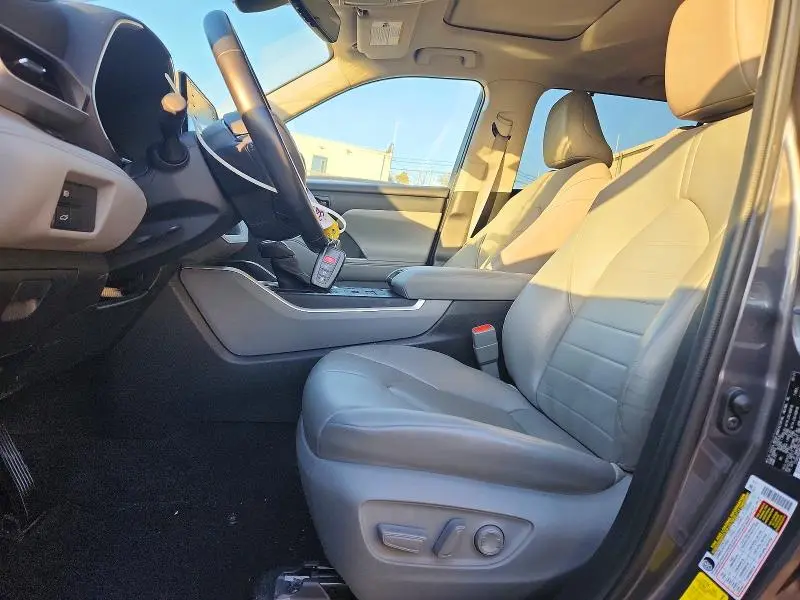 2021 TOYOTA HIGHLANDER XLE  