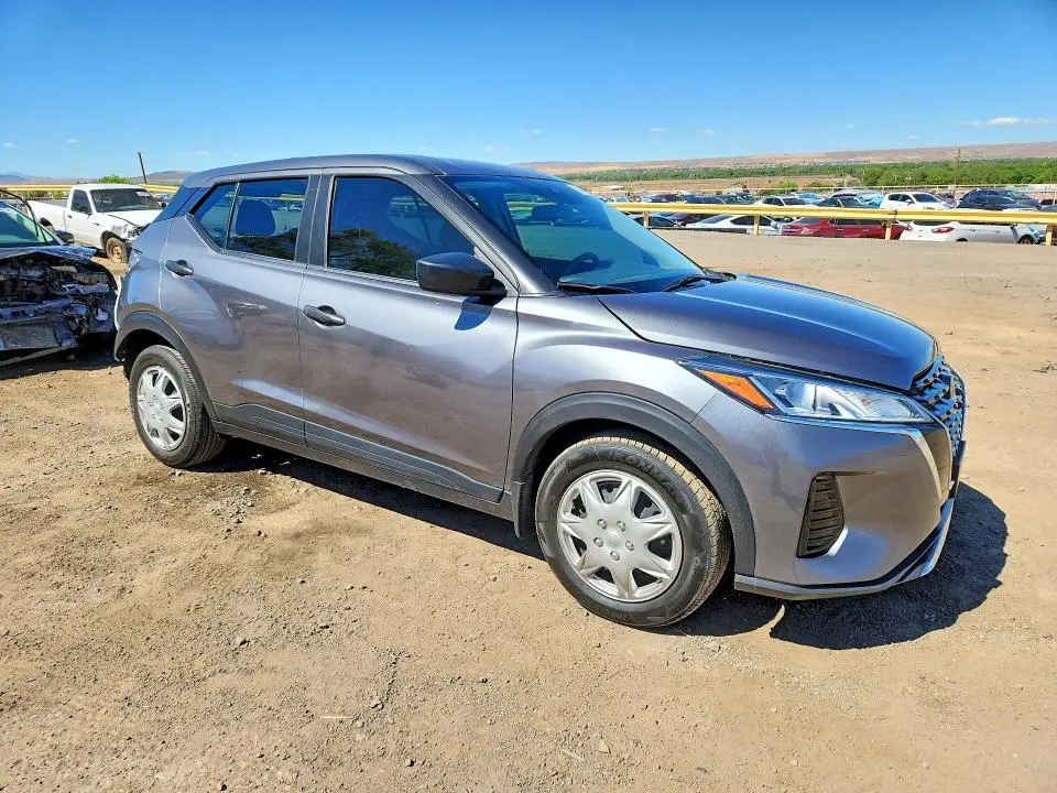 2024 NISSAN KICKS S  