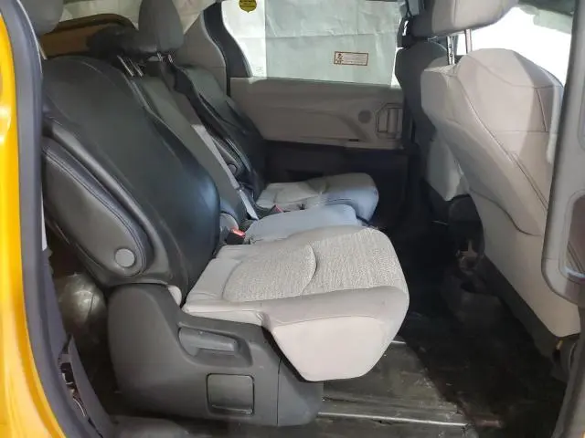 2023 TOYOTA SIENNA LE  