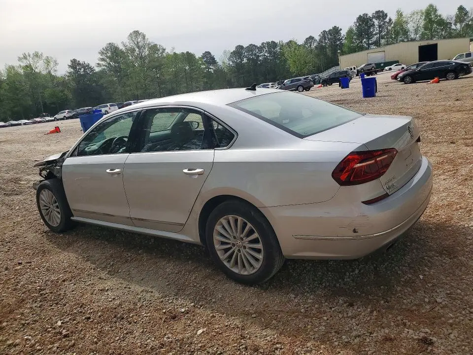 2017 VOLKSWAGEN PASSAT   