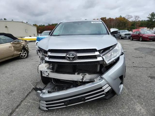 2018 TOYOTA HIGHLANDER SE  