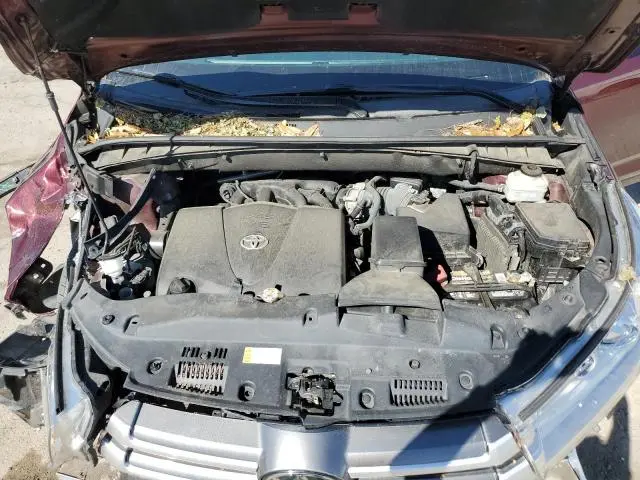 2019 TOYOTA HIGHLANDER LE  