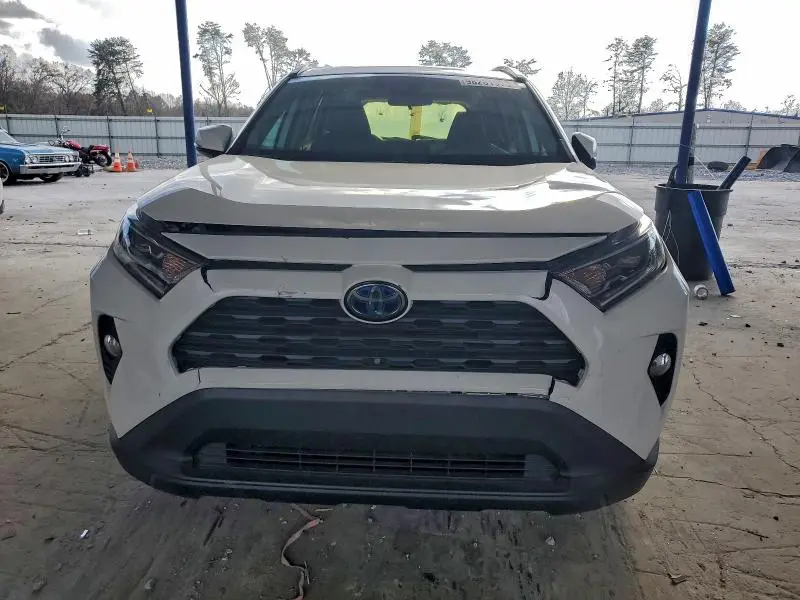 2020 TOYOTA RAV4 XLE  