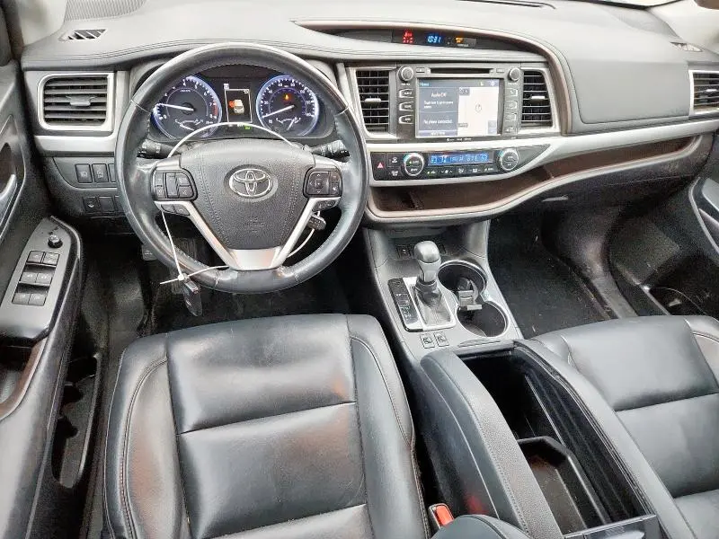 2019 TOYOTA HIGHLANDER SE  