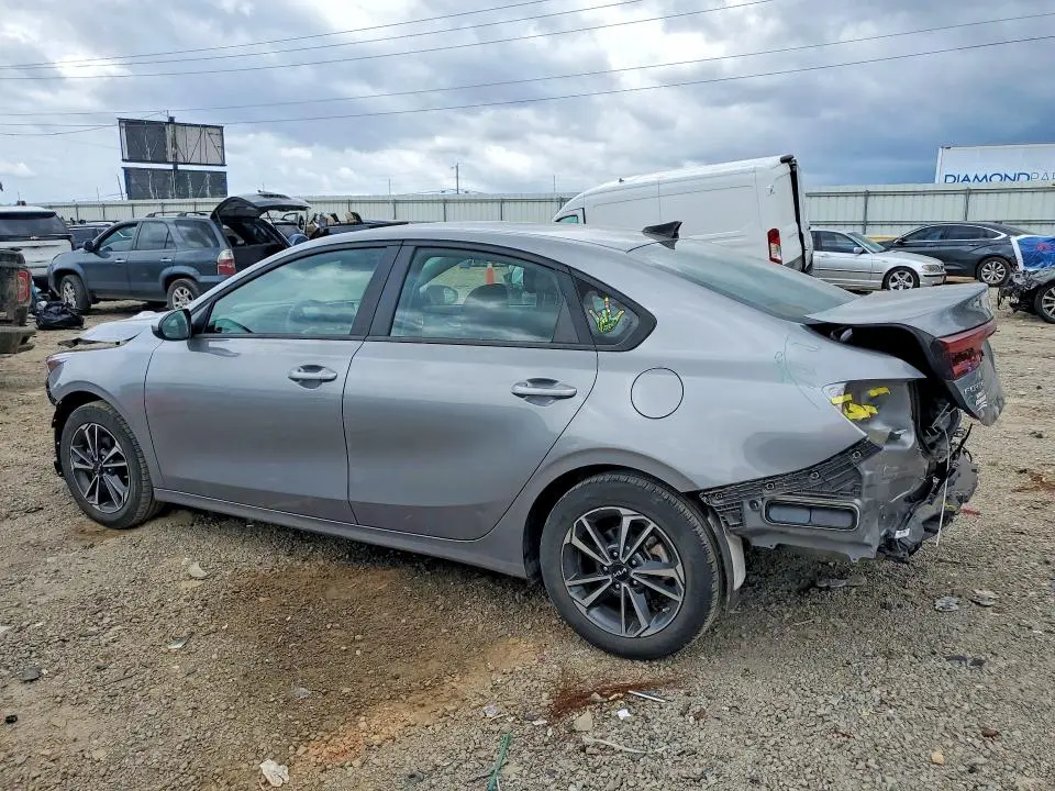 2024 KIA FORTE LXS  